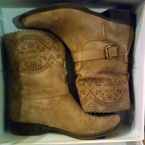 JustFab, Motorcycle style boots, size 9 - Tan